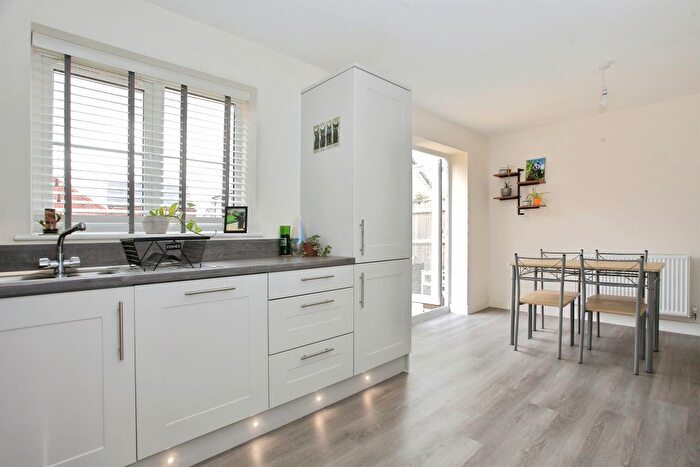 3 Bedroom Detached House For Sale In Woodroffe Drive, Crowland, Peterborough, PE6