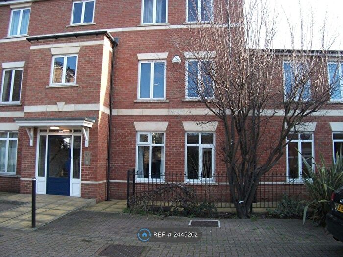 2 Bedroom Flat To Rent In Macleod Street, London, SE17