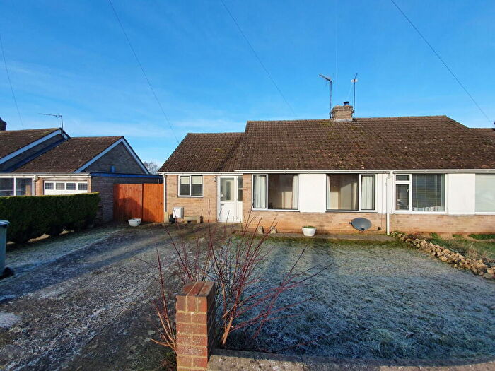 2 Bedroom Semi-Detached Bungalow To Rent In Harrowby Road, Banbury, OX16