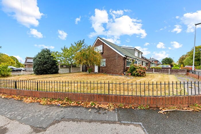3 Bedroom Semi-Detached Bungalow For Sale In Barnfield Road, Woolston, WA1