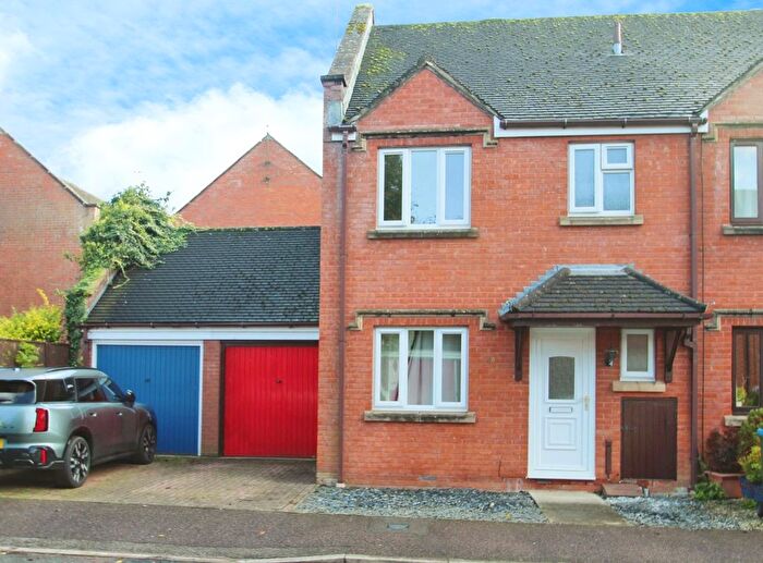 3 Bedroom End Of Terrace House To Rent In Fishers Field, Buckingham, MK18
