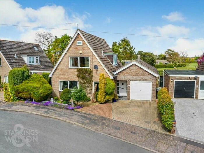 3 Bedroom Chalet To Rent In Cedar Drive, Loddon, Norwich, NR14