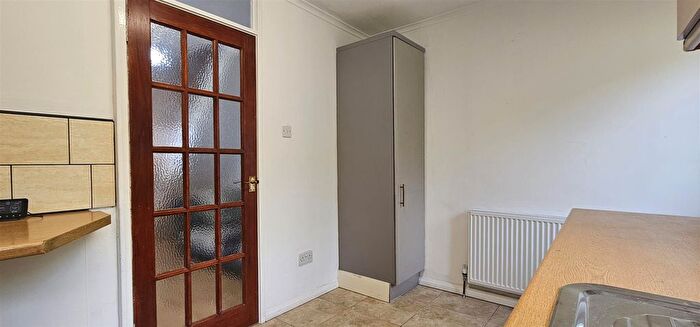 2 Bedroom End Of Terrace House To Rent In Meadowcroft Glade, Westfield, S20