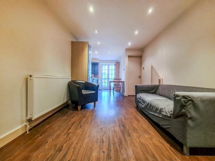 1 Bedroom Flat To Rent In Chalk Farm Road, Chalk Farm, London, NW1