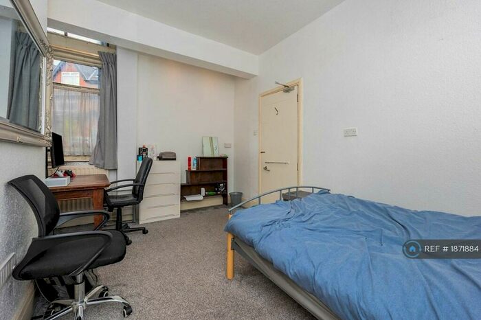 5 Bedroom Terraced House To Rent In Thurlby Street, Manchester, M13