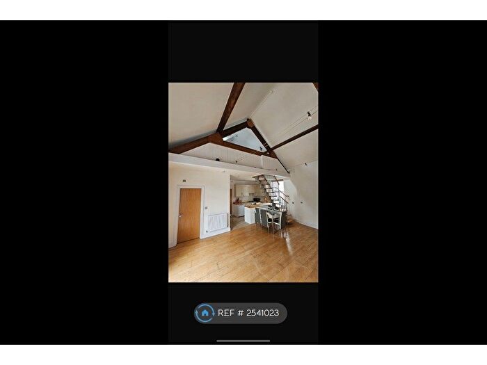 2 Bedroom Flat To Rent In Booths Hill Road, Lymm, WA13