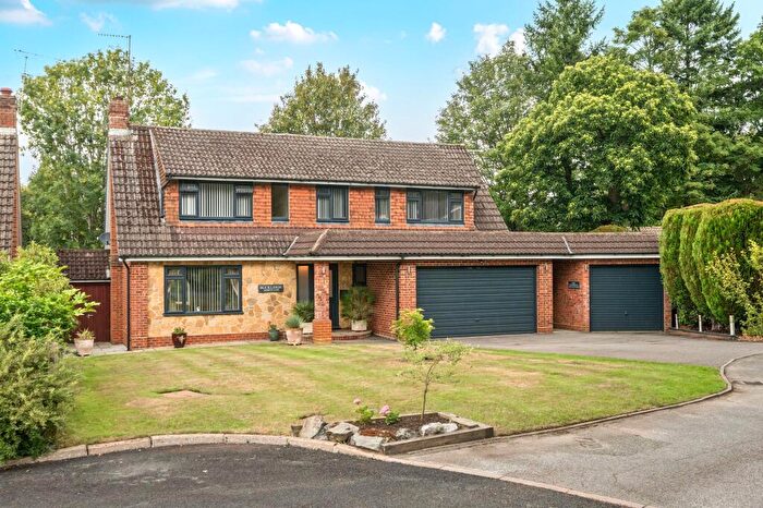 4 Bedroom Detached House For Sale In Roebuck Close, Ashtead, KT21