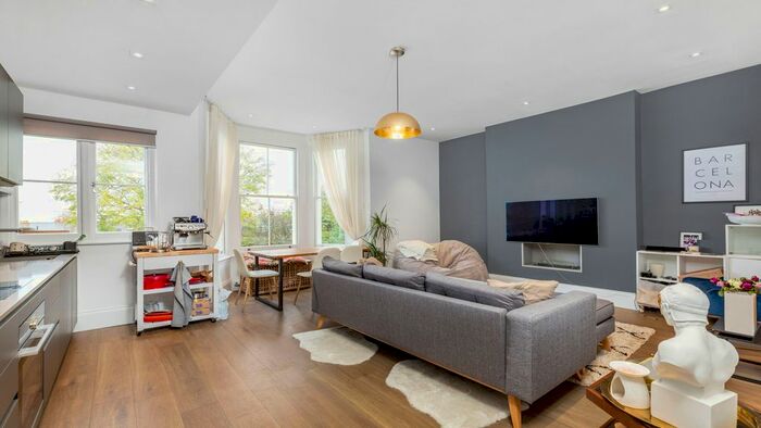 2 Bedroom Flat To Rent In Chislehurst Road, Richmond TW10