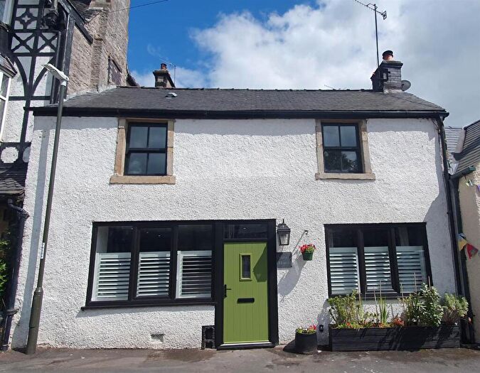 4 Bedroom Character Property For Sale In Queen Street, Tideswell, Buxton, SK17