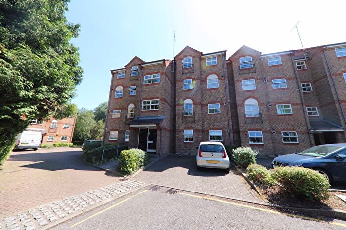 2 Bedroom Flat To Rent In Salters Close, Rickmansworth, WD3