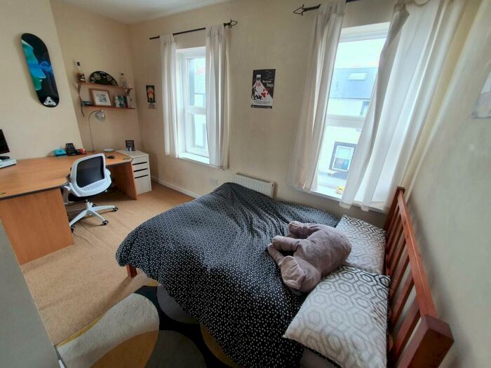 3 Bedroom House To Rent In Rhymney Street, Cathays, Cardiff, CF24