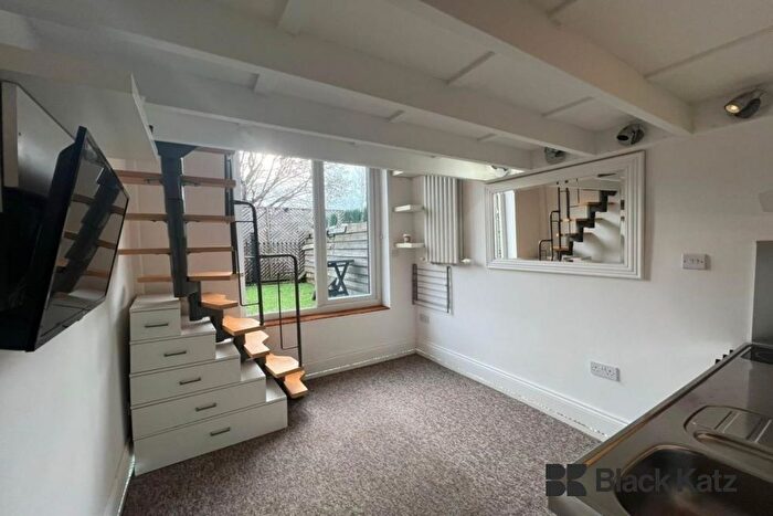 Studio To Rent In Lavender Hill, London, SW11