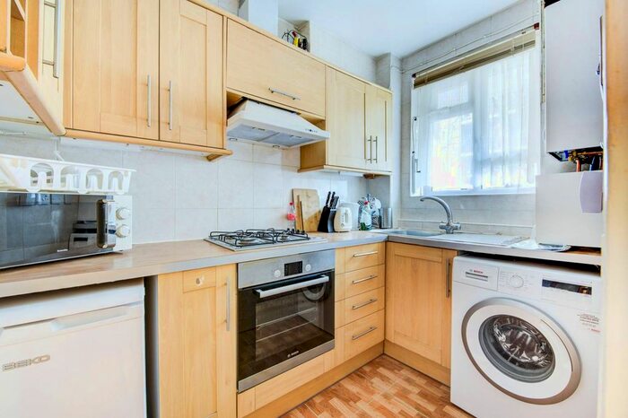 2 Bedroom Flat To Rent In Fulham Palace Road, Fulham, London, SW6