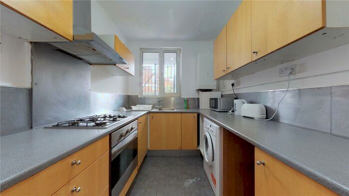 3 Bedroom Flat To Rent In Thornaby House, Canrobert Street, Hackney, London, E2
