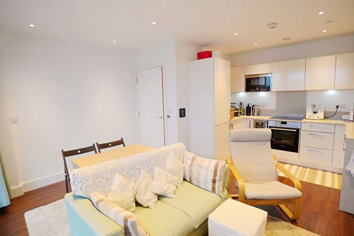 1 Bedroom Flat To Rent In Queensland Road, London, N7