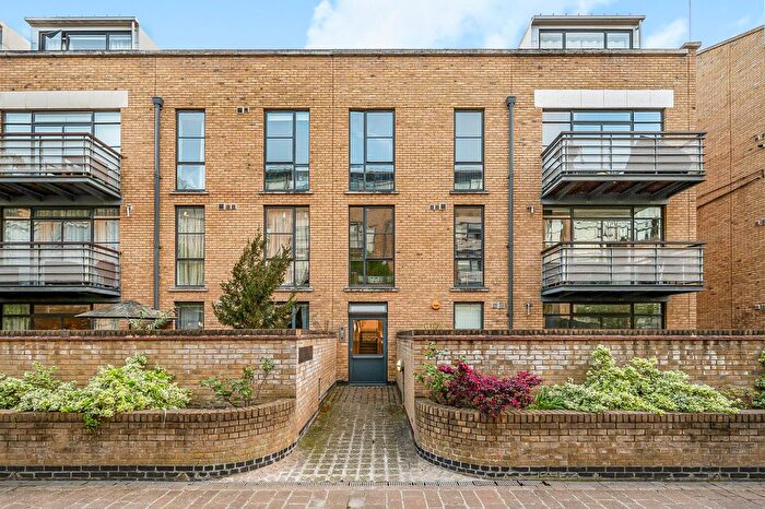 2 Bedroom Flat For Sale In Town Meadow, Brentford, TW8