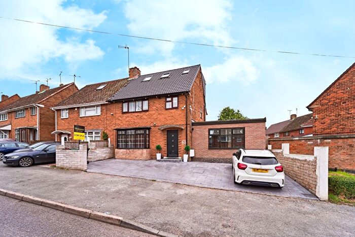 4 Bedroom Semi-Detached House For Sale In Jerome Road, Walsall, WS2