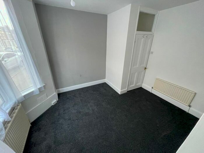 1 Bedroom Flat To Rent In Whitworth Road, Northampton NN1
