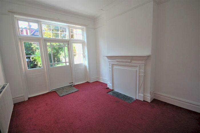 1 Bedroom Flat To Rent In Fauconberg, Chiswick, W4