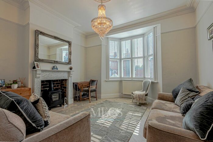 4 Bedroom Semi-Detached House To Rent In Ravenhurst Road, Birmingham, West Midlands, B17