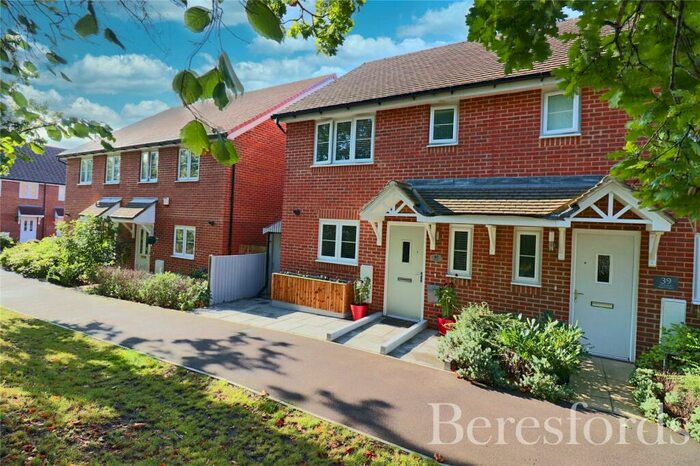 3 Bedroom Semi-Detached House For Sale In Elstar Road, Ongar, CM5