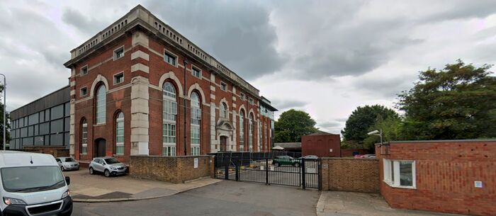 2 Bedroom Flat To Rent In Great West Road, Hammersmith, London, W6