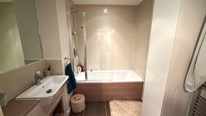 2 Bedroom Flat To Rent In Exeter Road, London, E16