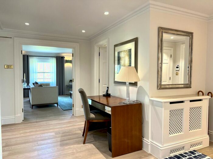 3 Bedroom Flat To Rent In Hyde Park Gate, London, SW7