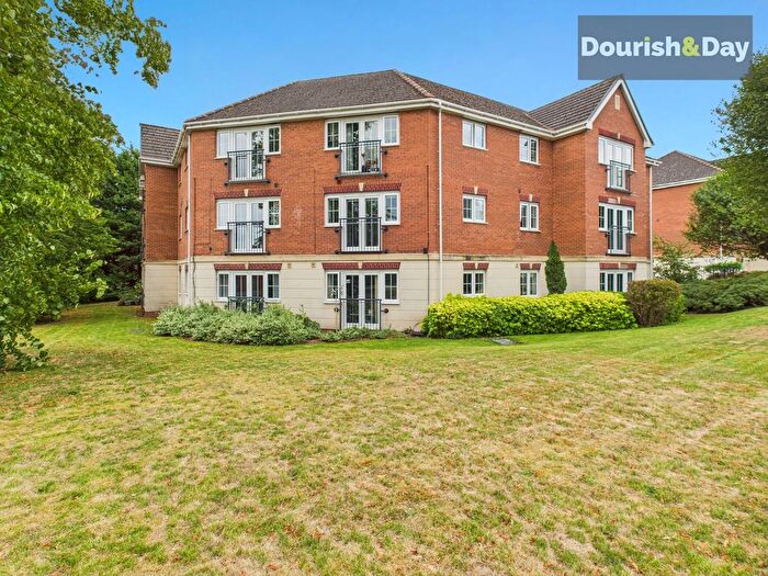 2 Bedroom Flat For Sale In The Garthlands, Stafford, ST17
