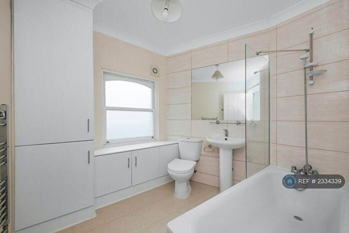 3 Bedroom Flat To Rent In Farquhar Road, Crystal Palace, SE19