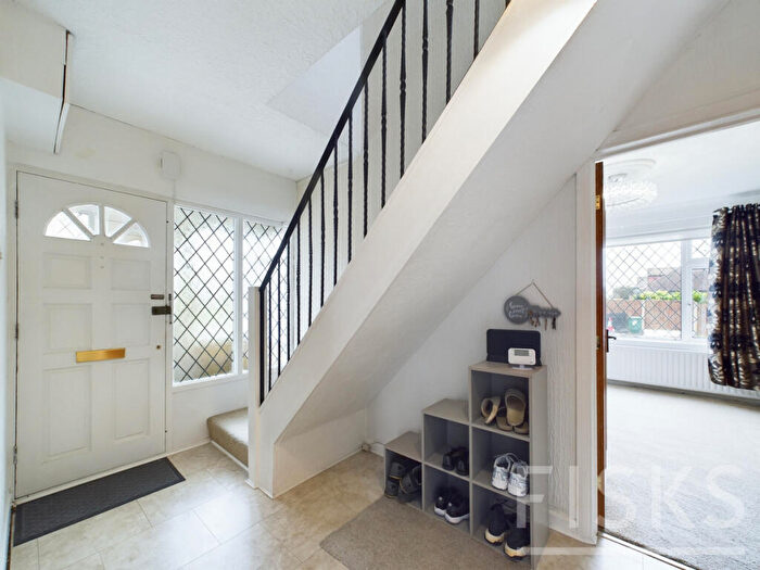2 Bedroom Chalet For Sale In Kents Hill Road, Benfleet, SS7
