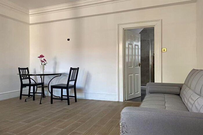1 Bedroom House To Rent In Hartley Court Road, RG7