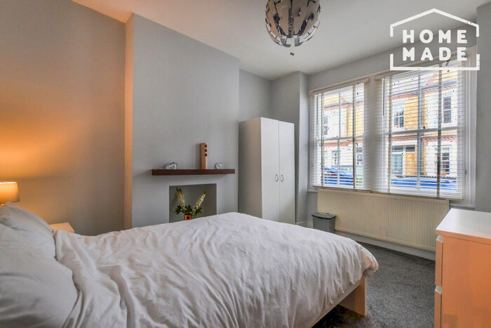 2 Bedroom Flat To Rent In Aylesbury Road, SE17