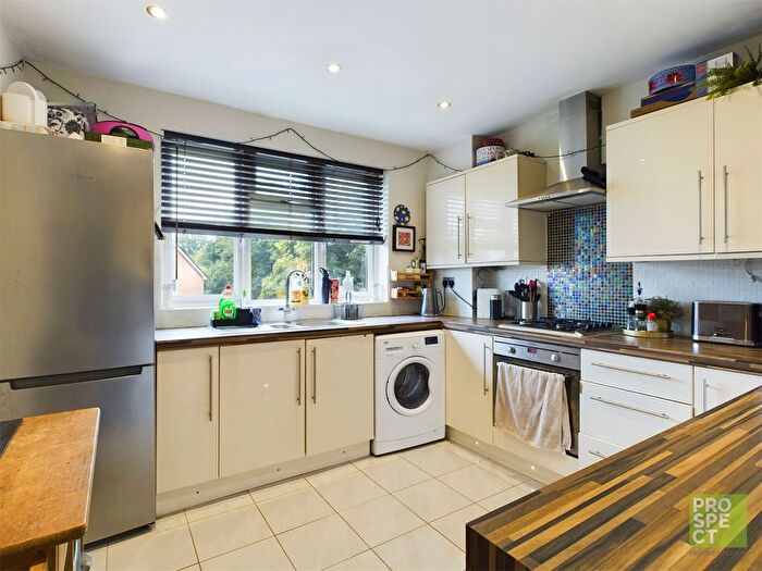 2 Bedroom Maisonette To Rent In Oak Tree View, Farnham, Surrey, GU9