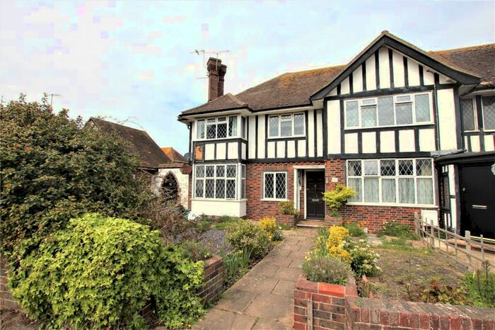 3 Bedroom Apartment To Rent In Kings Gate, George V Avenue, Worthing, West Sussex, BN11