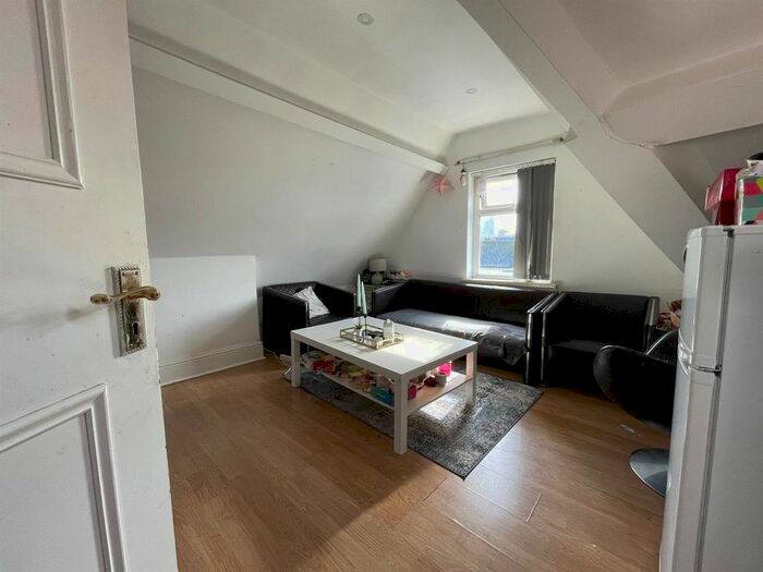 1 Bedroom Flat To Rent In Gordon Road, Cathays, Cardiff, CF24