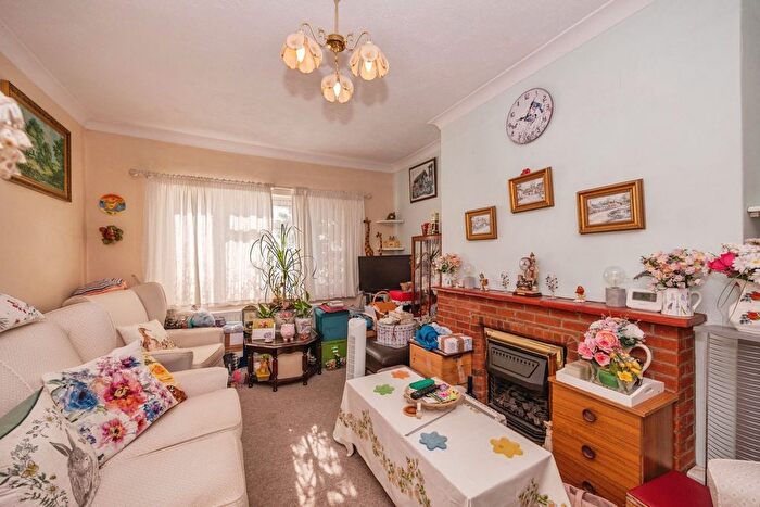 2 Bedroom Bungalow For Sale In Brooklands Road, Havant, Hampshire, PO9
