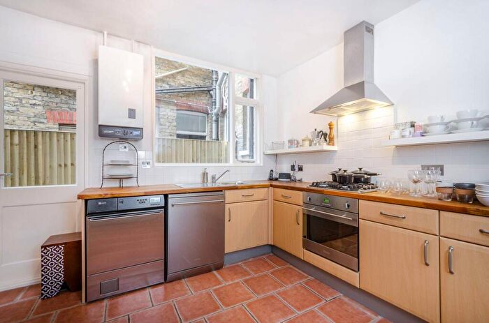 2 Bedroom Flat To Rent In Downs Road, Beckenham, BR3