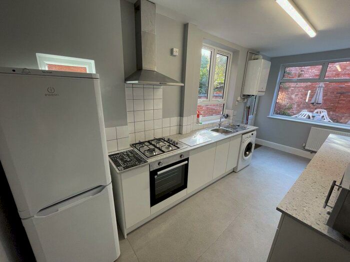 4 Bedroom Property To Rent In Thurlow Road, Leicester, LE2