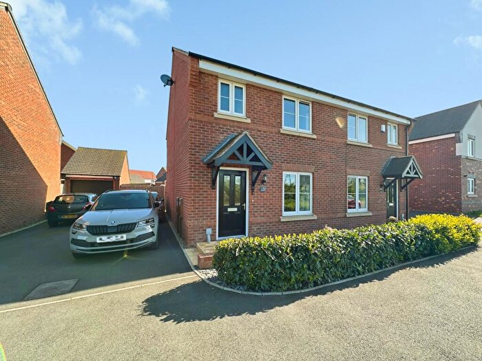 3 Bedroom Semi Detached House For Sale In Rockingham Way, Stanton, Burton-on-Trent, DE15