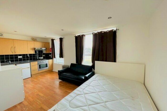 Studio To Rent In Pond Road, London, E15