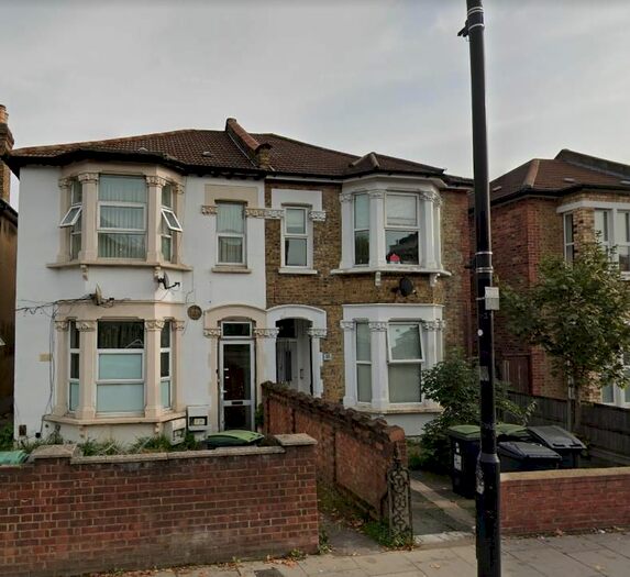 3 Bedroom Flat To Rent In Bounds Green Road, London, N11