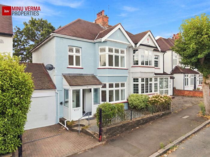 3 Bedroom Semi Detached House For Sale In Reydon Avenue, Wanstead, E11