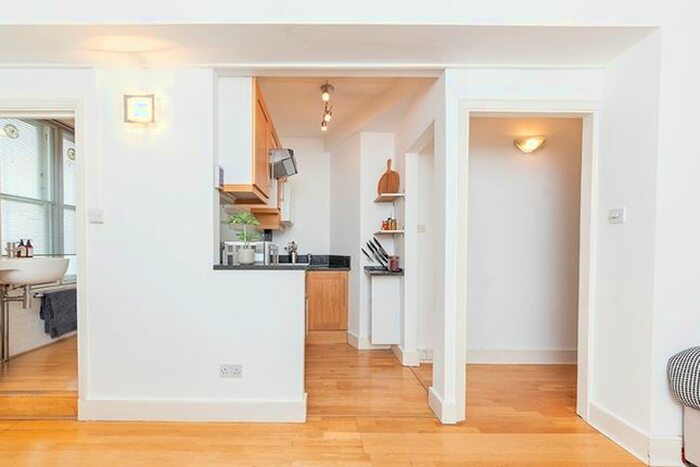 1 Bedroom Flat To Rent In Hill Street, London, W1J