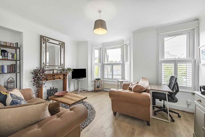 1 Bedroom Flat For Sale In Petersfield Road, Acton, W3