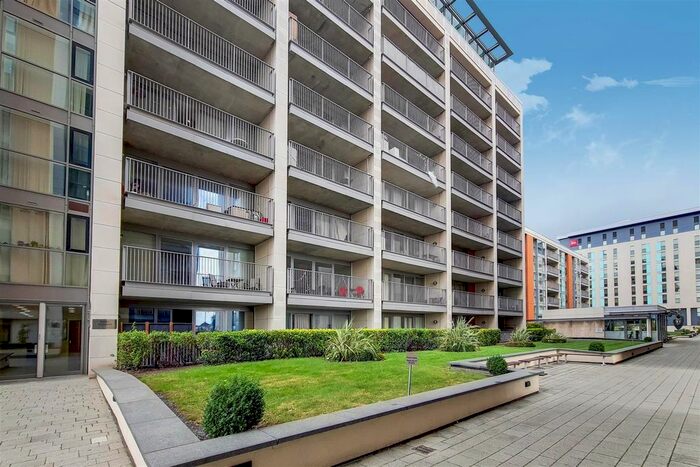 3 Bedroom Flat To Rent In Balearic Apartments, Royal Victoria Dock, E16