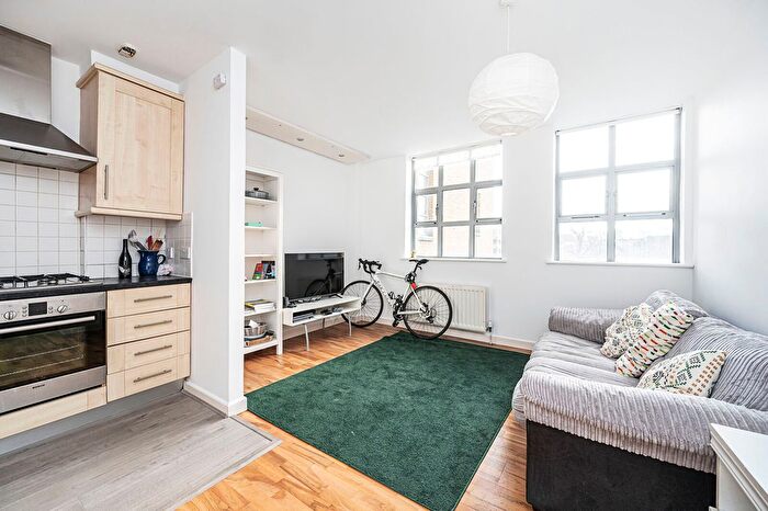 1 Bedroom Flat For Sale In Somerford Grove, Stoke Newington, London, N16
