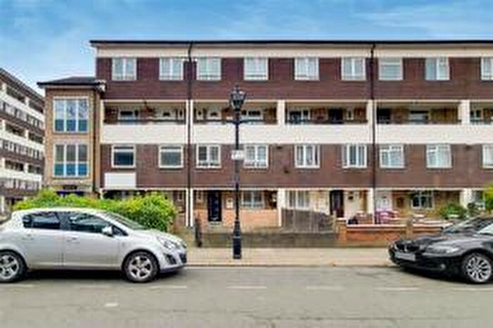 4 Bedroom Maisonette To Rent In Sheffield Square, Mile End, Stratford, Bow Road, London, E3