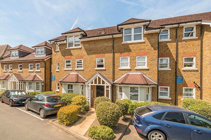 2 Bedroom Flat For Sale In Ravens Close, Surbiton, KT6