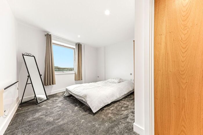 2 Bedroom Flat For Sale In The Boulevard, Leeds, West Yorkshire, LS10